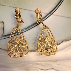 Vintage Gold Filigree Clasp Earrings